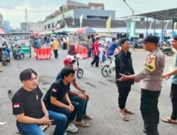 Antipasi Gangguan Kamtibmas, Polsek Cikoneng Polres Ciamis Giat PAM Ngabuburit di Pasar Sindangkasih