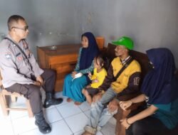 Momen Hari Raya Idul Fitri 1445 H, Kanit Binmas Polsek Rancah Ngobrol Bareng Warga di Mapolsek