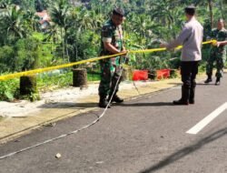 Personel Polsek Ciamis Datangi TKP Bencana Tanah Longsor di Desa Gunungsari