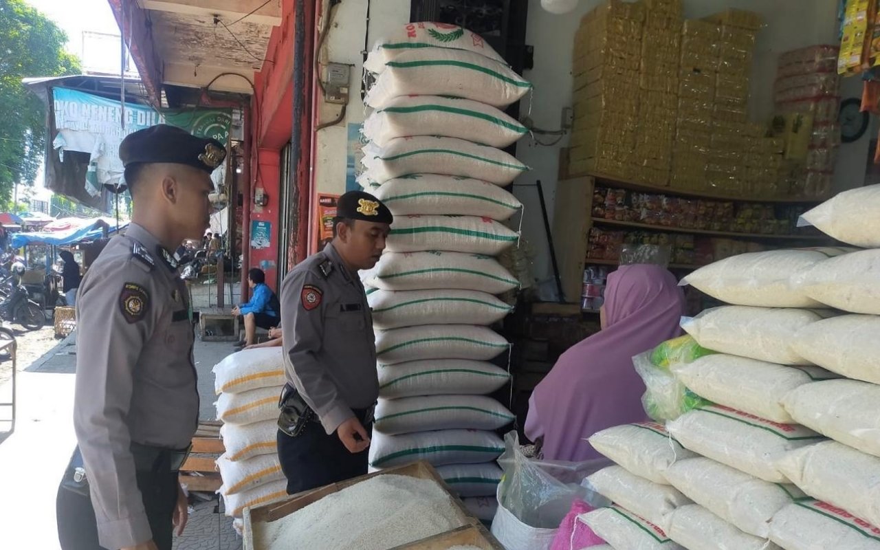 Samapta Polres Ciamis Giat Pemantauan Harga dan Ketersediaan Bahan Pokok di Pasar Manis