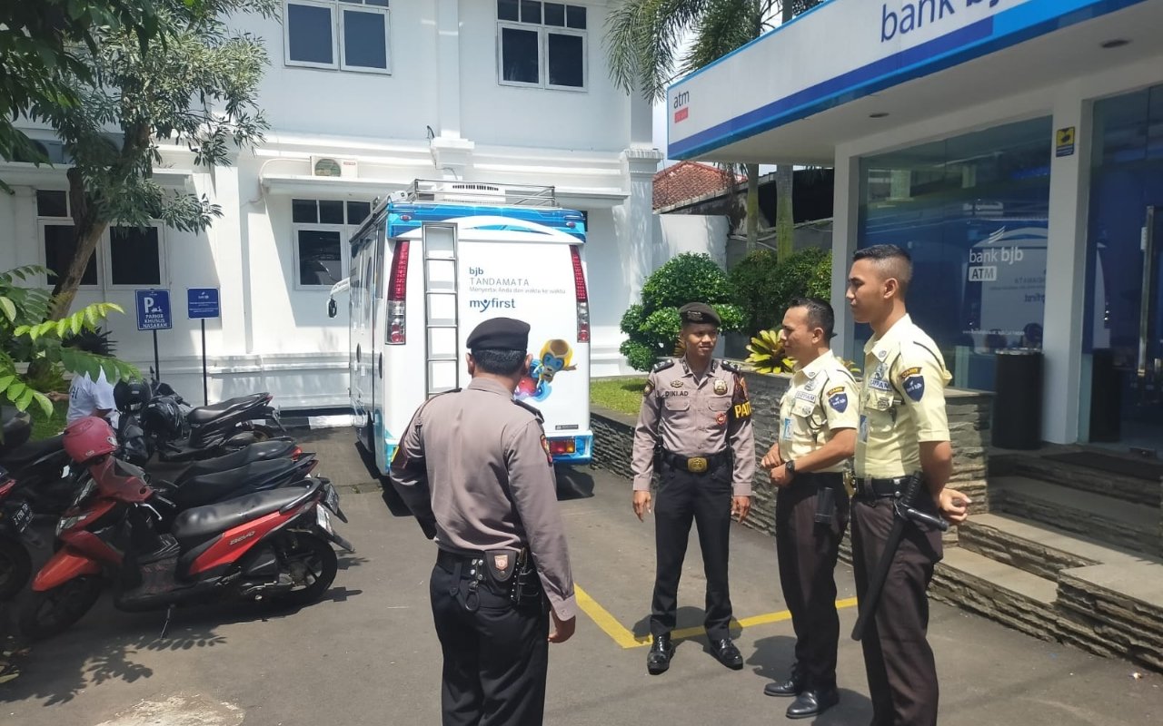 Samapta Polres Ciamis Giat Pemantauan Harga dan Ketersediaan Bahan Pokok di Pasar Manis