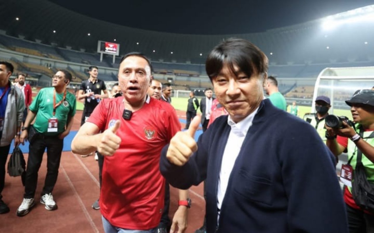 Kaitan Erat Iwan Bule dan Shin Tae-yong Untuk Timnas Indonesia