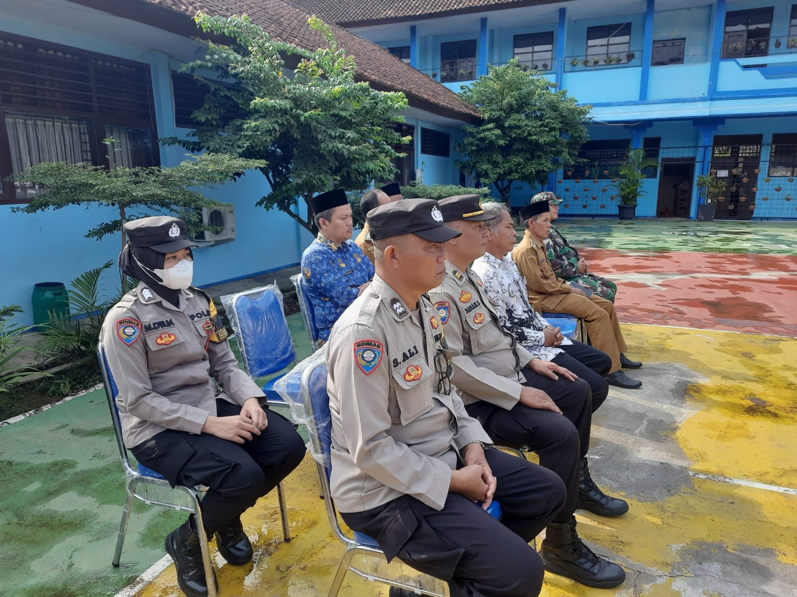 Polsek Ciamis Giat Upacara Peringatan Hardiknas dan Hari Otonomi Daerah Tahun 2024 di SMPN 1 Baregbeg