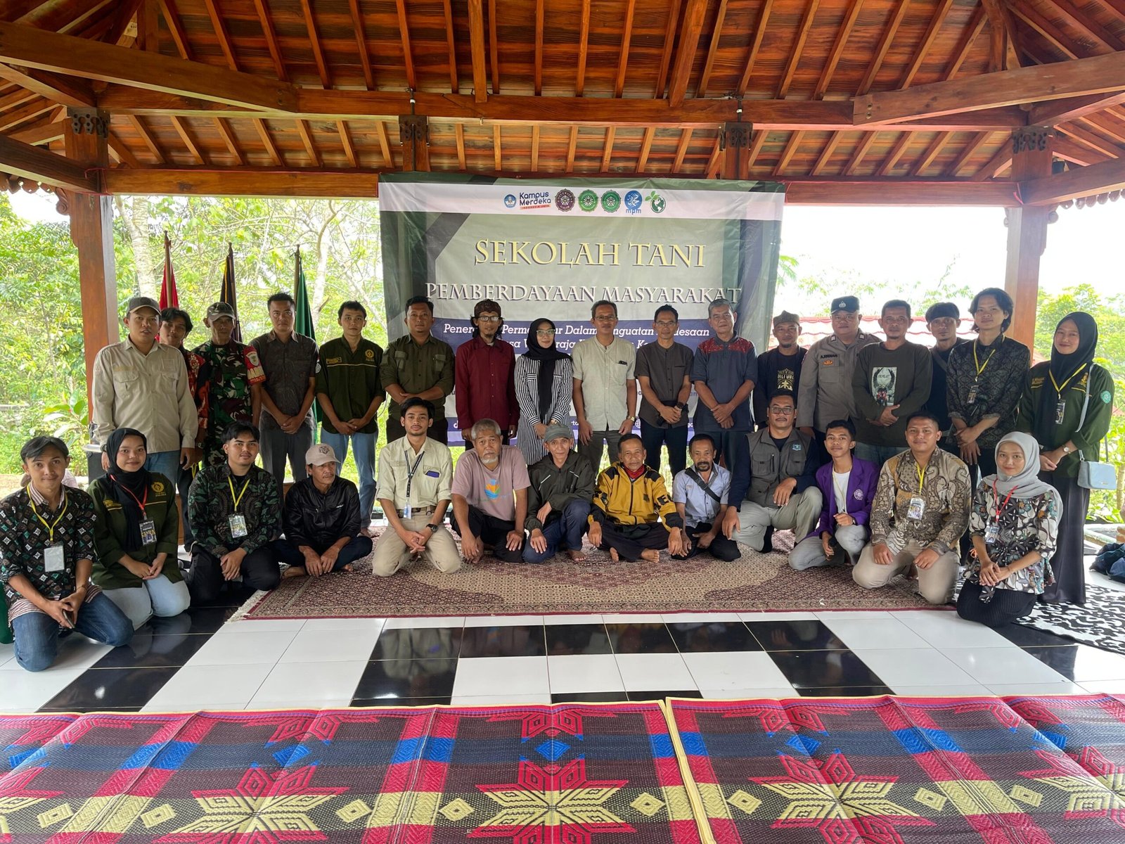 Senat Faperta Unigal Ciamis menggelar pemberdayaan masyarakat dengan konsep pertanian. Foto: ist