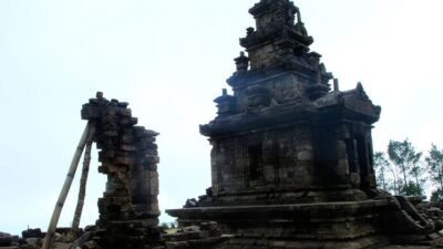 Hierarki Kesucian Candi Gedongsongo: Menelusuri Persembahan Puncak Nirwana