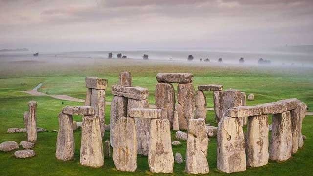 Stonehenge, Salisbury Plain, Inggris/img: wikimedia commons