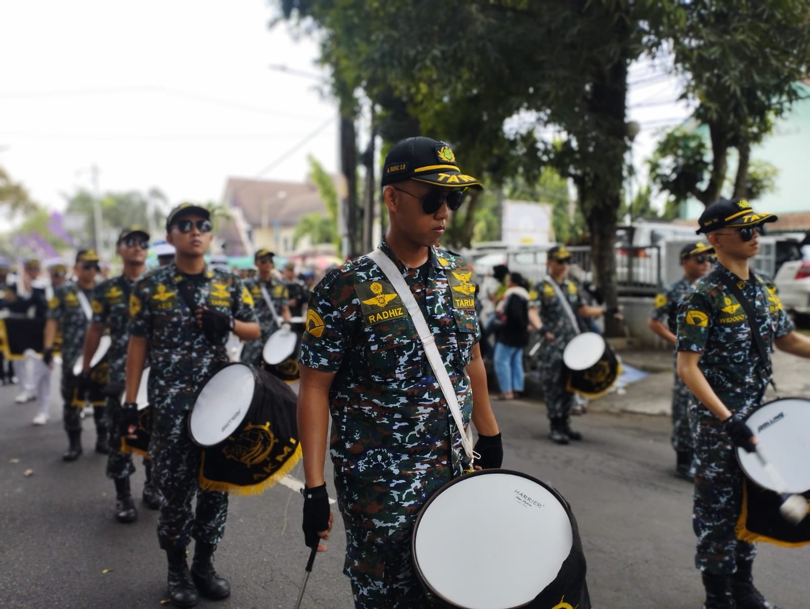 Akademi Maritim Suaka Bahari Cirebon ikut memeriahkan Galuh Ethnic Carnival 2024. Foto: Febri/berandaperistiwa