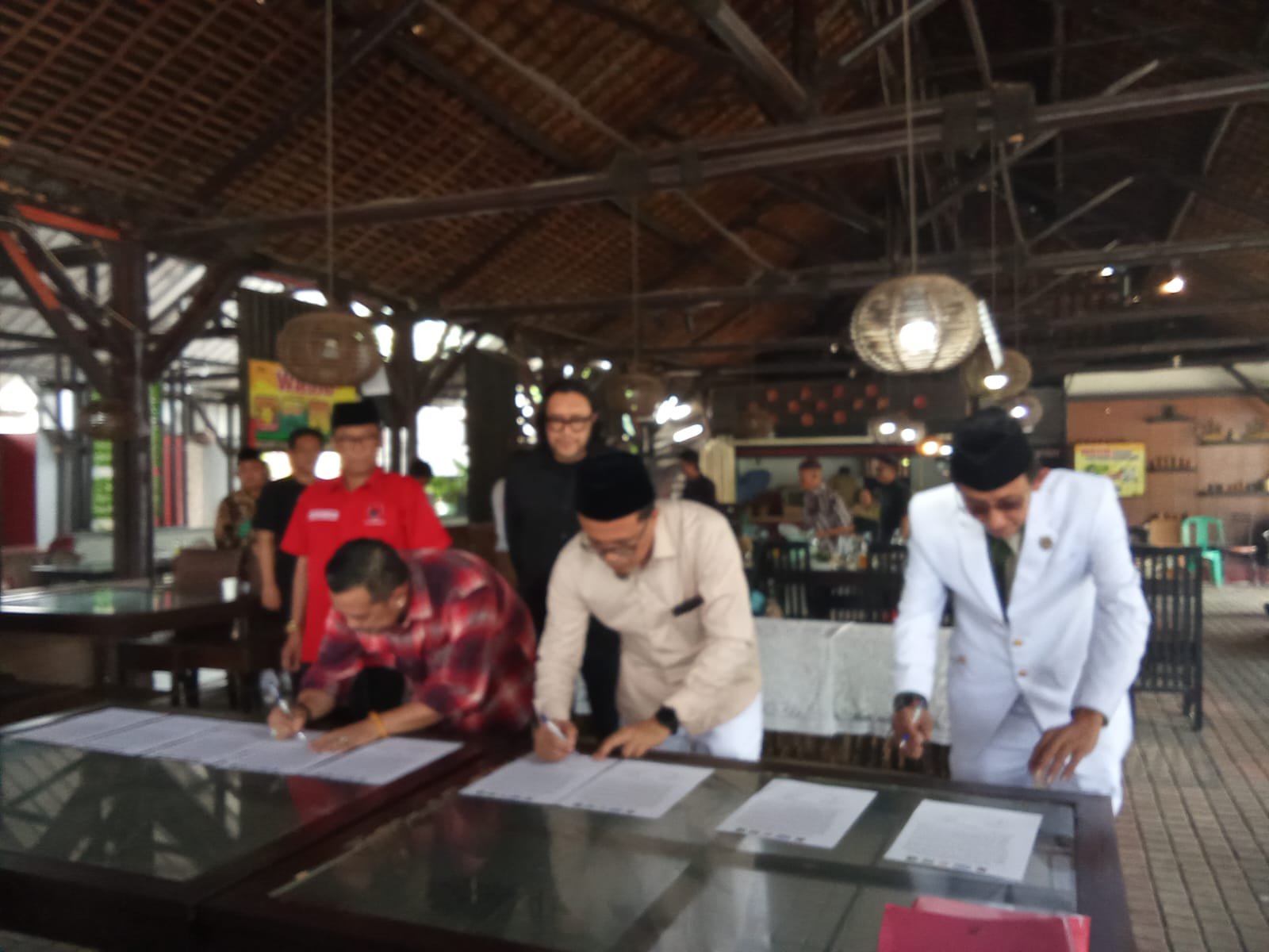 Penandatanganan nota kesepahaman lima partai besar di Ciamis. Foto: ist