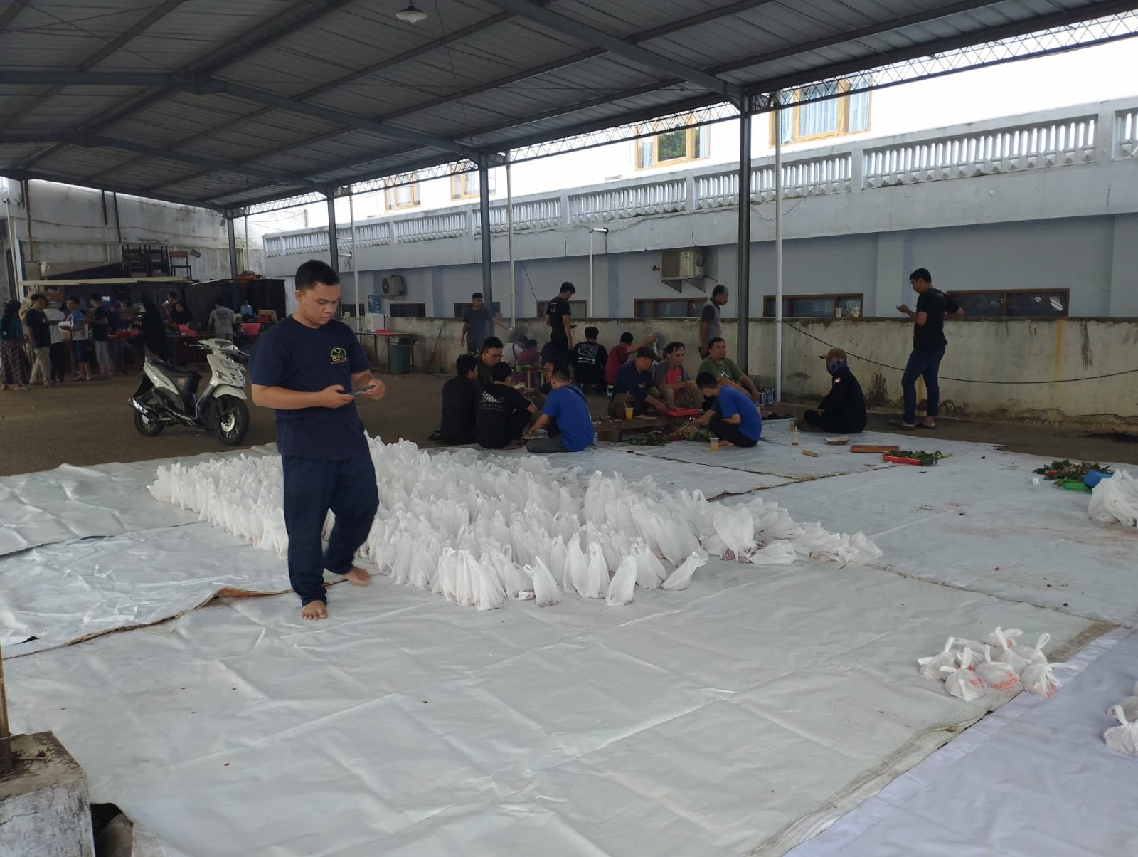 STIKes Muhammadiyah Ciamis melaksanakan Qurban, potong dua ekor kambing dan lima ekor sapi. Foto: Sinta