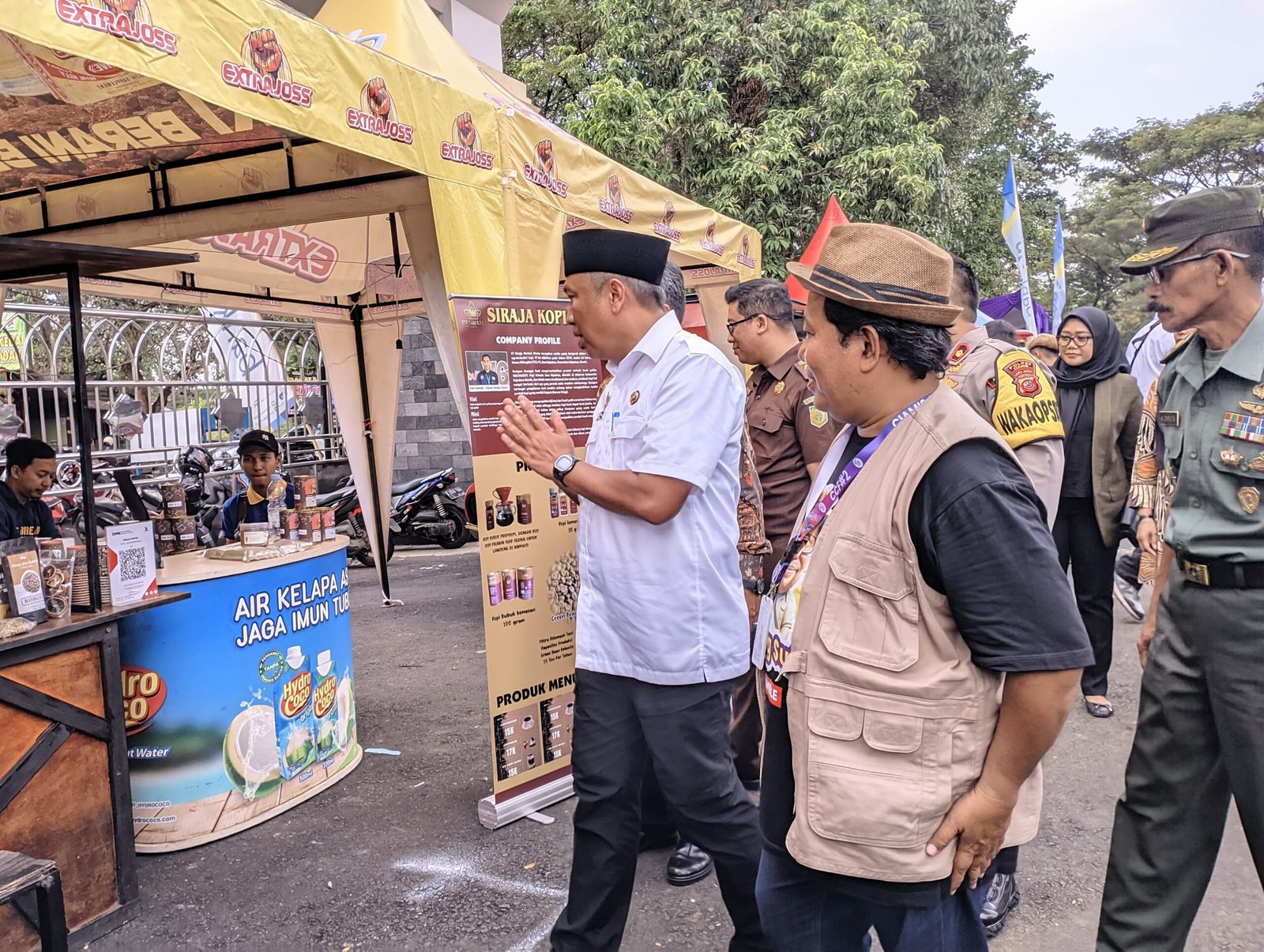 Sekretaris Daerah Ciamis, Andang Firman Triyadi, mengunjungi salah satu stand di CCF 2024. Foto: Febri/berandaperistiwa