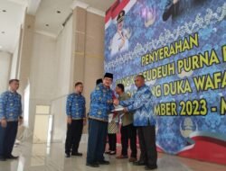 KORPRI Ciamis Serahkan Uang Kadeudeuh untuk 397 Purna Bhakti