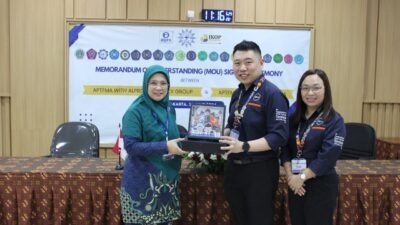 STIKes Muhammadiyah Ciamis teken MoU dengan Alpro Pharmacy Group dan IKOP Pharma dua perusahaan terkemuka di bidang kesehatan asal Malaysia. Foto: ist