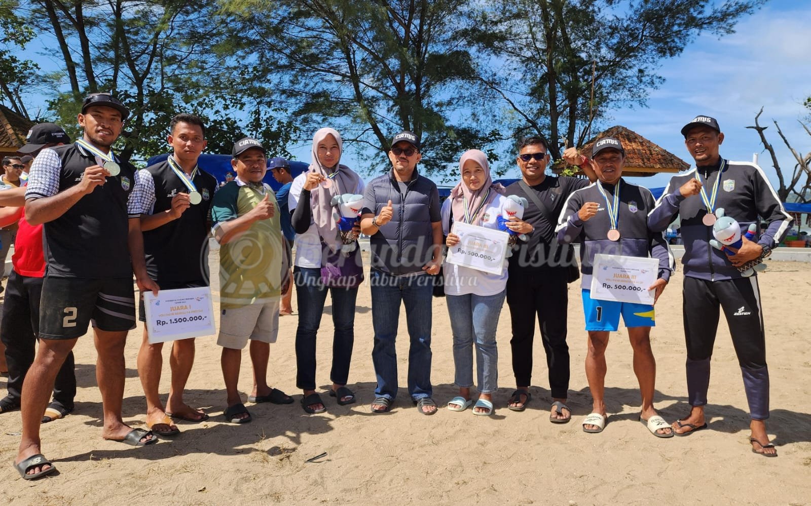 Tim voli pantai Ciamis sumbangkan tiga medali di Porsenitas XI Cilacap. Foto: Dok. Berandaperistiwa.com