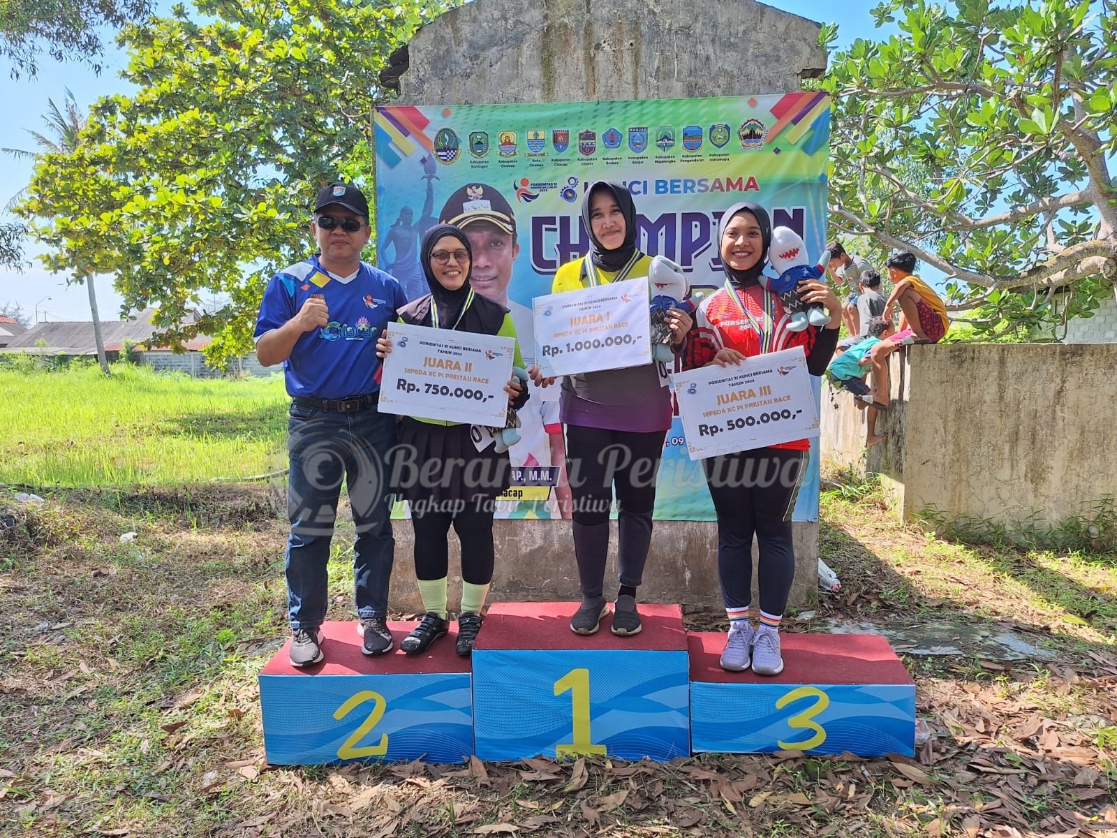 Cabor sepeda MTB sumbang medali emas pertama di Porsenitas XI Kabupaten Cilacap. Foto/Dok. Berandaperistiwa.com