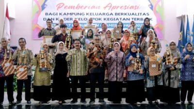 Pemberian apresiasi bagi Kampung Keluarga Berkualitas dan Kader Kelompok Kegiatan Terbaik tingkat Kabupaten Ciamis tahun 2024. (Foto: Diskominfo Ciamis)