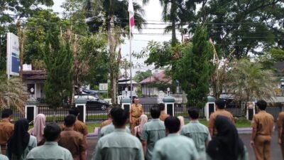 Para pegawai Bapenda Ciamis mengikuti apel pagi yang dipimpin langsung oleh Pj Bupati, Budi Waluya. (Foto: Istimewa)