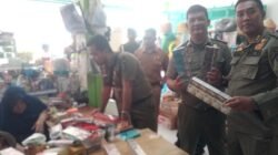 Satpol PP Ciamis melaksanakan operasi pasar terpadu bersama Bea Cukai Tasikmalaya, TNI, dan Polri. (Foto: Istimewa)