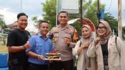 Ultah ke-47, Kapolres Ciamis AKBP Akmal dapat kejutan dari anggota IPJI Ciamis. (Foto: Istimewa)