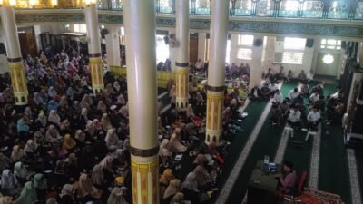 Masyarakat Ciamis memperingati Isra Miraj di Masjid Agung Ciamis. (Foto: Istimewa)