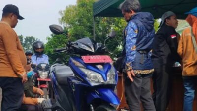 Dalam upaya menekan polusi udara dan mewujudkan lingkungan yang lebih sehat, DPRKPLH Ciamis menggelar uji emisi gratis di kawasan Gedung Islamic Center, Selasa (17/6/2025). (Foto: Nanang Irawan/Lintaspriangan.com)