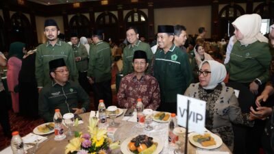 Ketum PP ISNU kamaruddin Amin (kiri) duduk semeja dengan Menteri Agama Nasaruddin Umar (tengah) dan menteri PPPA Arifah Choiri Fauzi (kanan). (Foto: Tim Media PP ISNU)