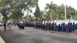 Bupati Ciamis Herdiat Sunarya menegaskan akan memberhentikan dengan tidak hormat tanpa hak pensiun bagi ASN yang terbukti terlibat judi online. Hal ini disampaikan saat acara pelantikan 208 pejabat di lingkungan Pemerintah Kabupaten Ciamis yang berlangsung di halaman Pendopo, Senin (8/9/2025). (Foto: Prokopim Ciamis)