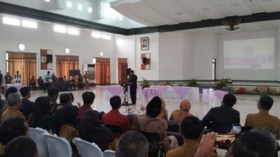 Bupati Ciamis Herdiat Sunarya membuka Ciamis Smart Challenge (CSC) 2025 di Gedung K.H. Irfan Hielmy Islamic Center, Ciamis, Senin (8/9/2025). (Foto: Ist)
