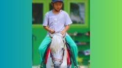 Belajar berkuda menjadi salah satu aktivitas menyenangkan dalam Dauroh Tarbawiyah Spesial Liburan&nbsp;MI Plus Daarul Huda Banjar/Deni Supendi | Namakamu Creative Digital Solutions
