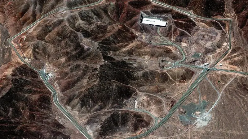 Gambaran umum fasilitas pengayaan Fordo via citra satelit Maxar