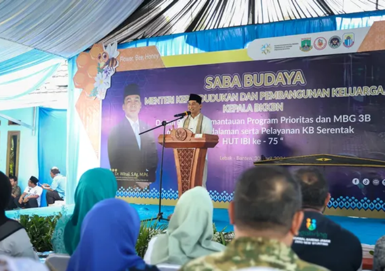 Wakil Gubernur Banten mendampingi Menteri Kependudukan & Pembangunan Keluarga/Kepala BKKBN RI, Bapak Wihaji, dalam peninjauan Program Bangga Kencana di wilayah pedalaman Kabupaten Lebak.