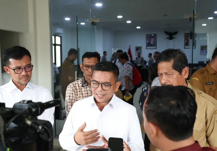 Andra Soni Soroti Parkir Liar dan Truk ODOL di Tol Jakarta-Merak, Perbaikan Jalan Dipercepat