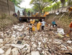 Gerak Cepat Cegah Banjir, Pemprov Banten dan Warga Angkut 39,7 Ton Sampah dari Kali Sabi