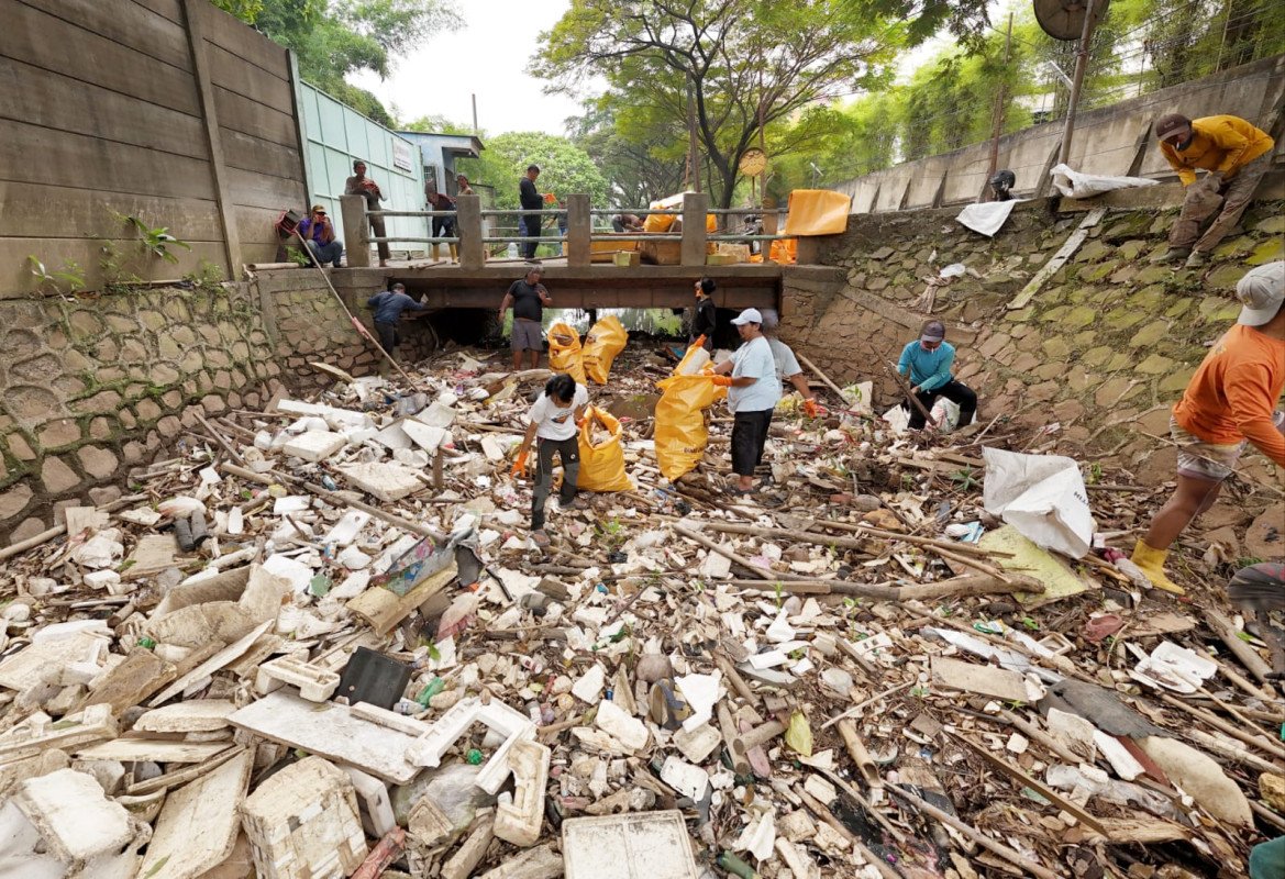 Pemprov Banten dan Warga Bersihkan Kali Sabi, 39,7 Ton Sampah Berhasil Diangkut
