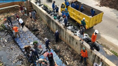 30 Ton Sampah Diangkut dari Kali Ledug Tangerang, Aksi Korve Cegah Banjir