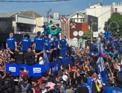 Lautan Biru Bobotoh Guncang Bandung, Pawai Juara PERSIB 2026 Pecah Total
