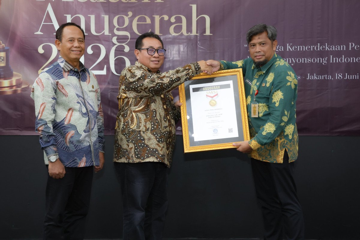 Andra Soni Raih Anugerah Spirit Pers Indonesia 2026 dari SMSI, Dinilai Perkuat Demokrasi dan Media Siber